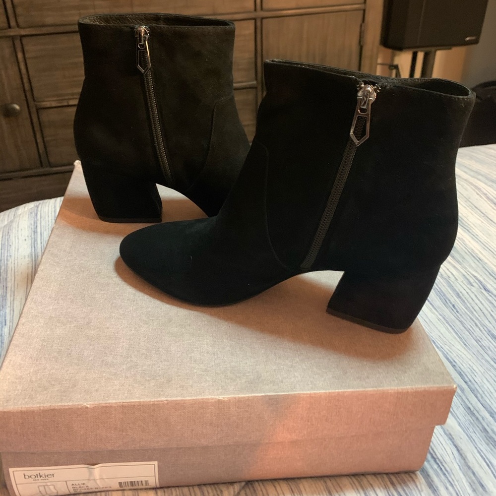 Botkier Black suede Booties “allie”